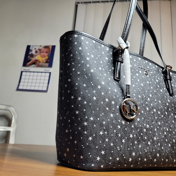 NWT $328.00 Michael Kors Jet Set Charm Hood Star Medium Carryall Tote Bag Black - Picture 4 of 11